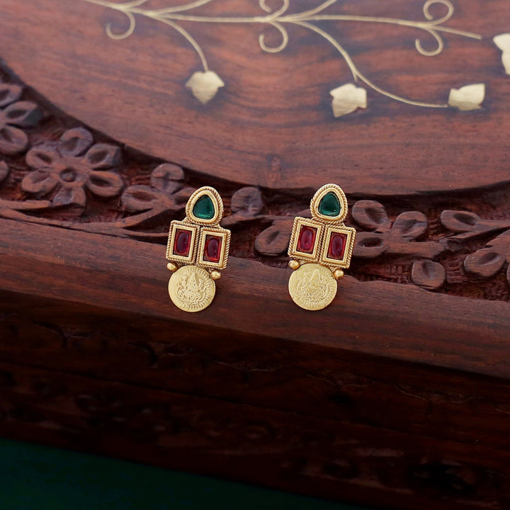 Vedika Kemp Stone Layered Kaashi Neckpiece With Earring