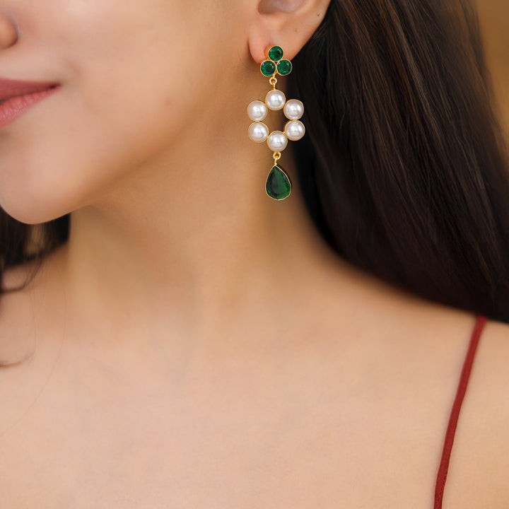 Izaan Glossy Drop Pearl Flower Earring