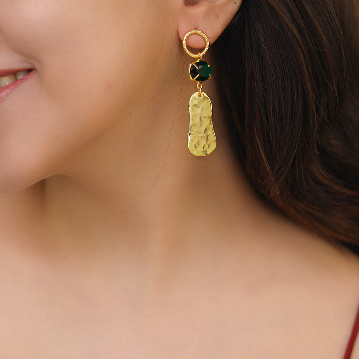 Golden Circle Hammered Claw Glossy Stone Earring