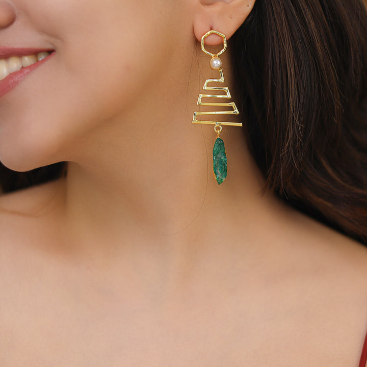 Tannu Zigzag Pearl Dyed Stone Earring