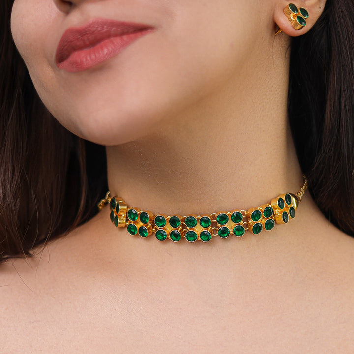 Madera Glossy Round Choker With Stud