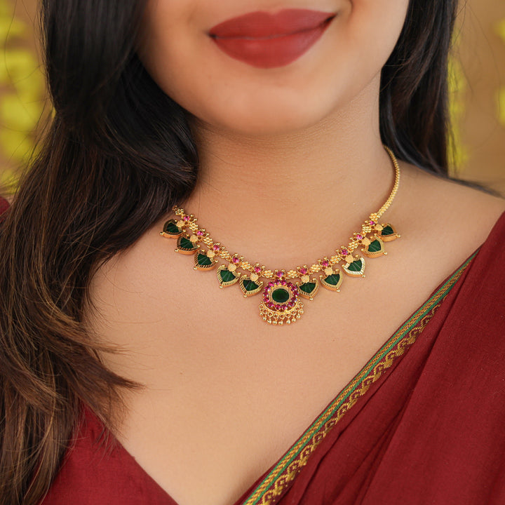 Jahnavi Palakka Short Neckpiece