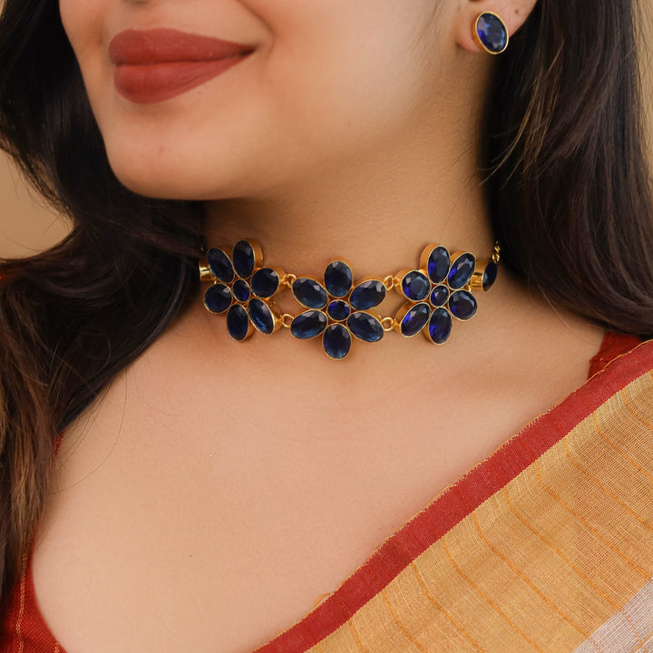 Kirsten Glossy Flower Choker With Stud