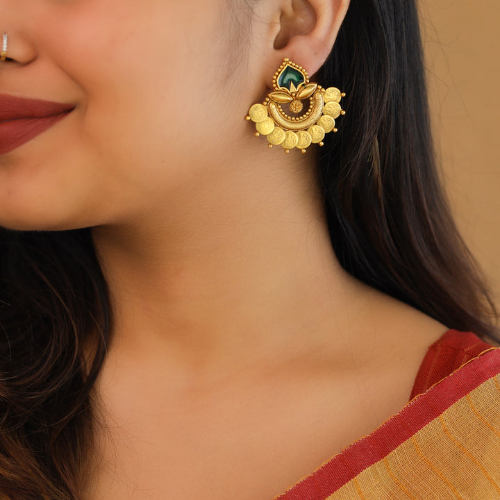 Aadhavi Kashi Enamel Palakka Earring