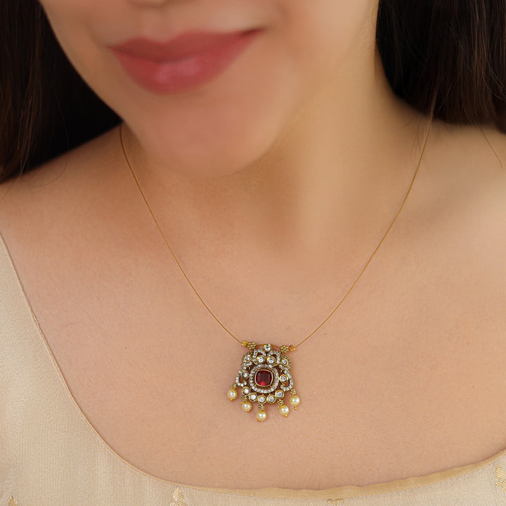 Kalyani Pearl Glossy String Neckpiece