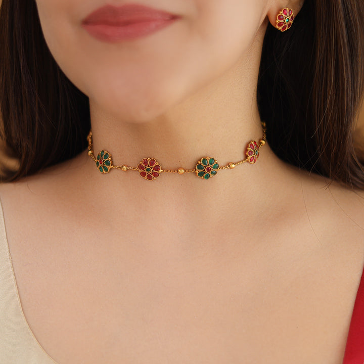 Trinayani 5 Flower Golden Ball Short Neckpiece With Stud