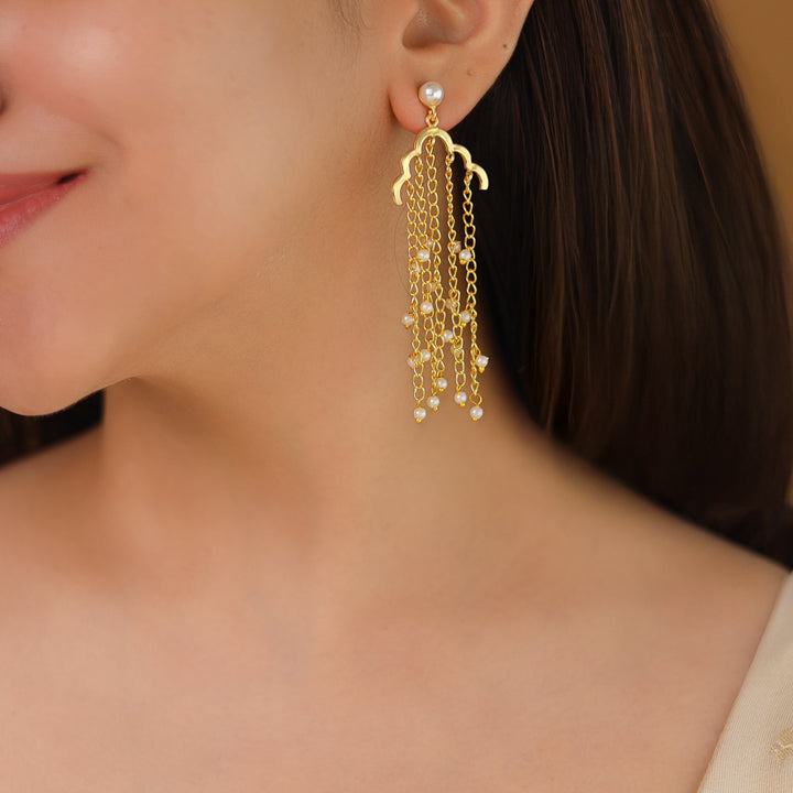 Belinda Golden Hanging Chainy Pearl Earring