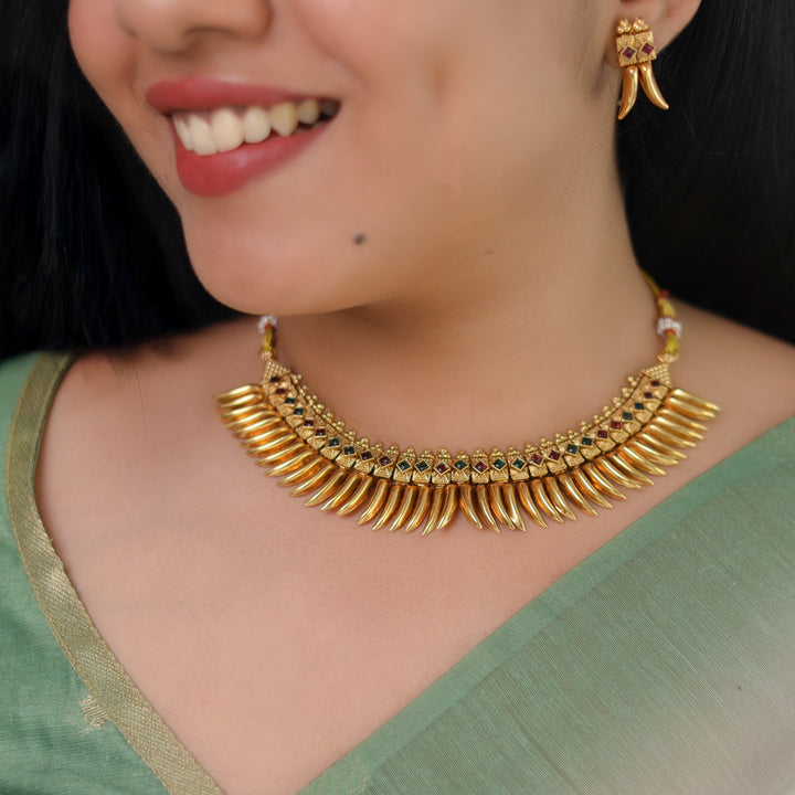 Sayannah Mulla Mottu Short Neckpiece With Earring