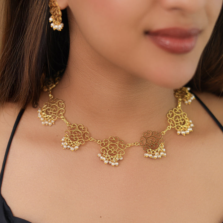 Golden Niralika Filigree Cluster Pearl Neckpiece with Earring