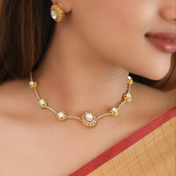 Aarabhi Kundan Oval & Circle Short Neckpiece/Choker With Earring