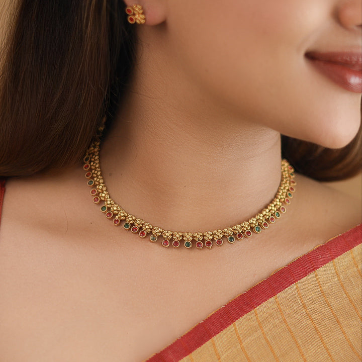 Aarunya Mini Flower Circle Short Neckpiece With Earring