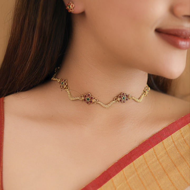 Deepashri 5 Flower Curvy Short Neckpiece With Earring