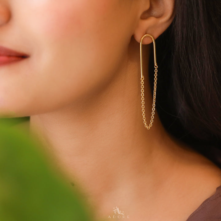 Golden Curvy Chain Earring