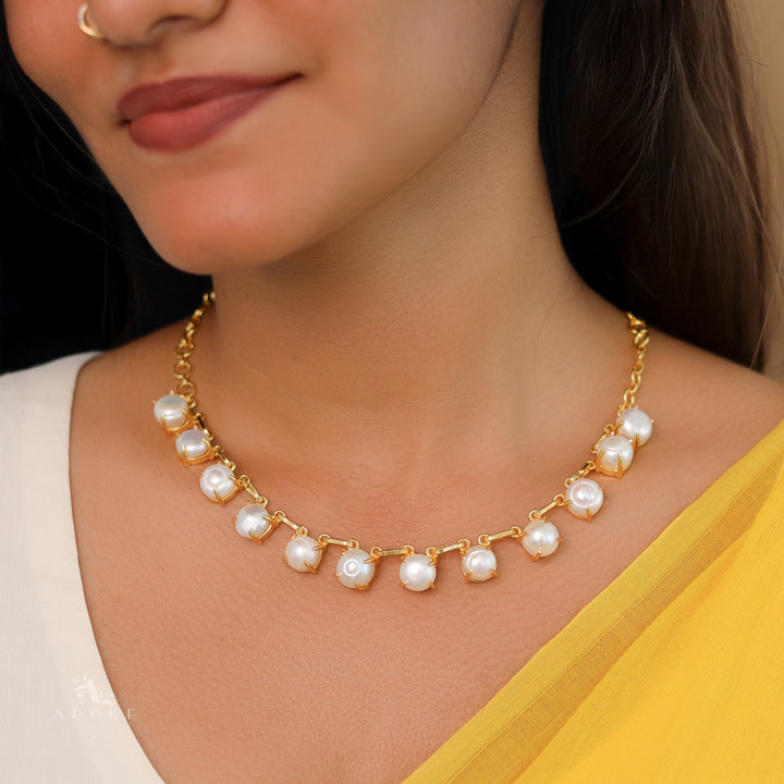 Alexa Claw Fresh Water Pearl Short Neckpiece