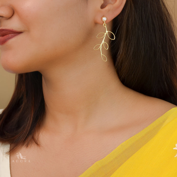 Amara Golden Leafy Pearl Earring