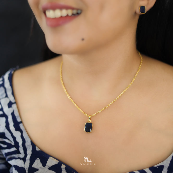Seira Glossy Rectangle Neckpiece With Stud