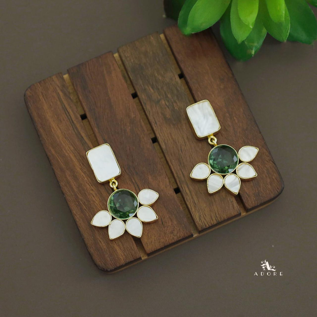 Sidra Glossy Round MOP Flower Earring