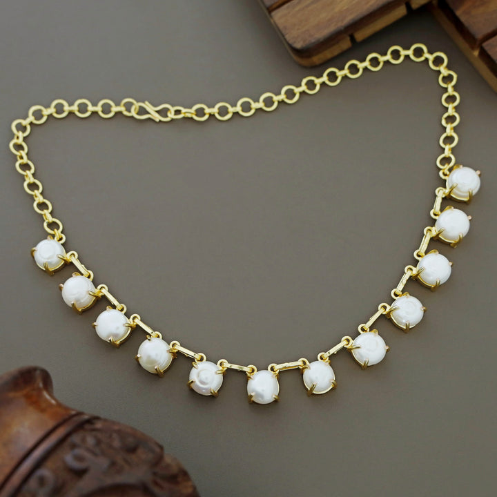 Alexa Claw Fresh Water Pearl Short Neckpiece