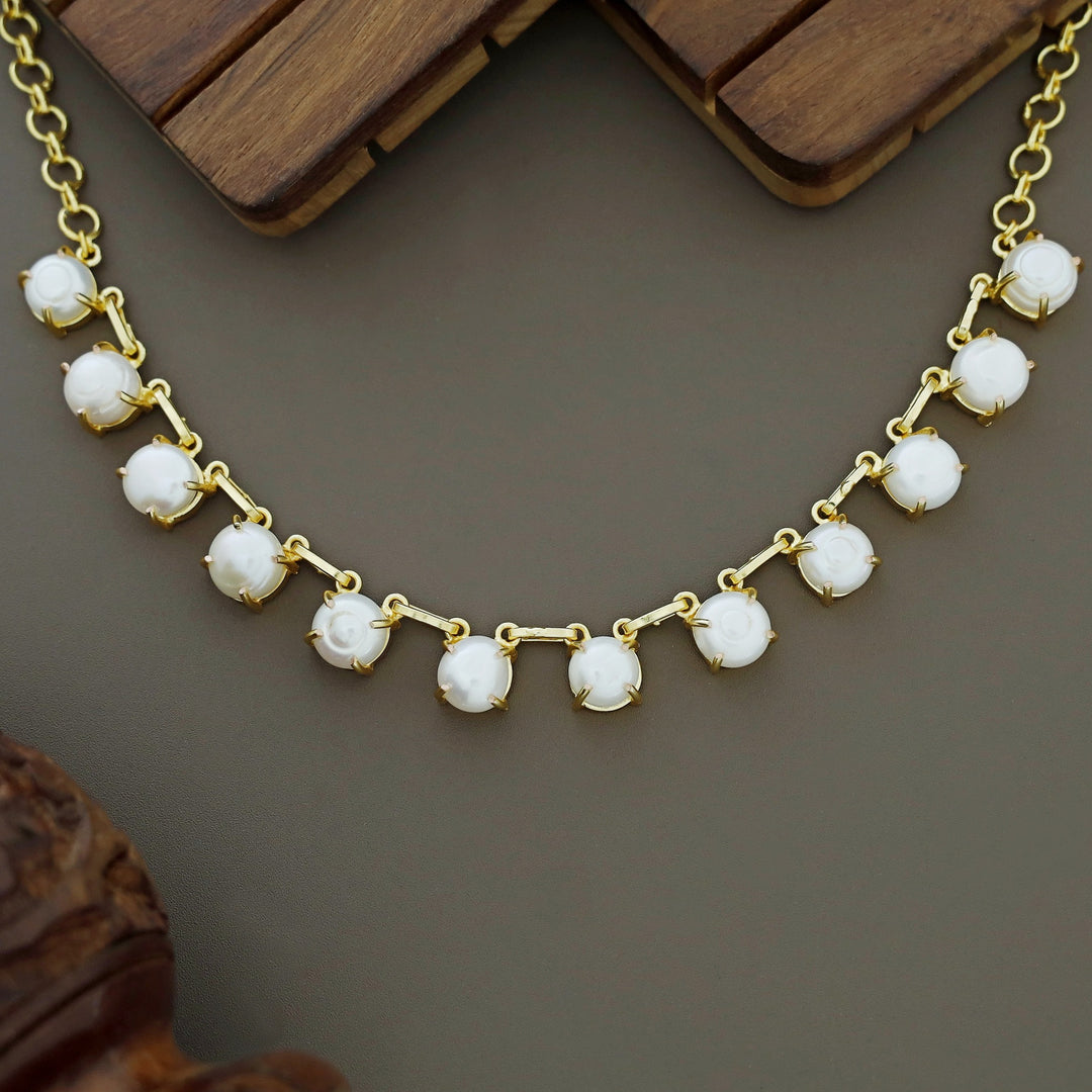 Alexa Claw Fresh Water Pearl Short Neckpiece