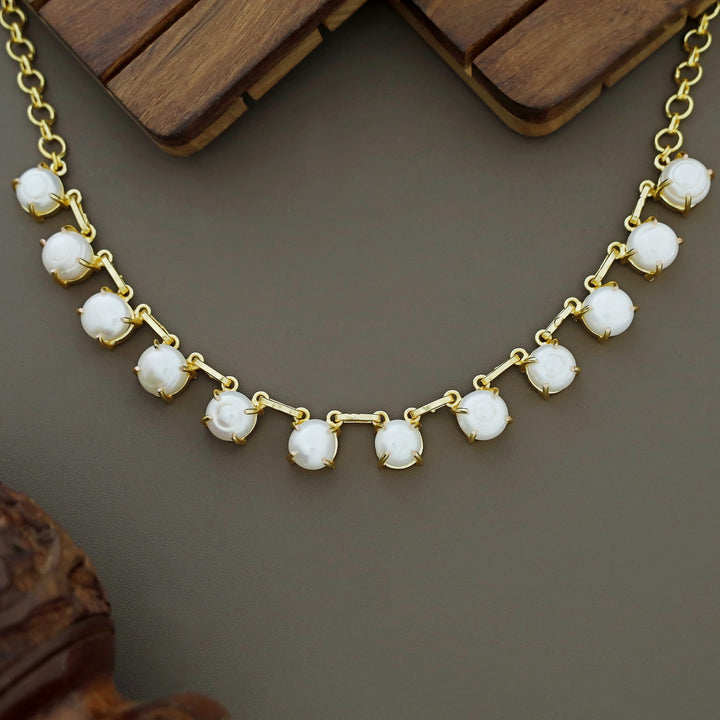 Alexa Claw Fresh Water Pearl Short Neckpiece