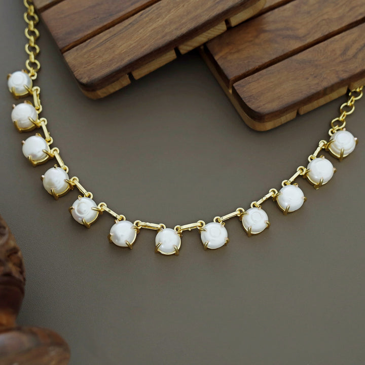 Alexa Claw Fresh Water Pearl Short Neckpiece