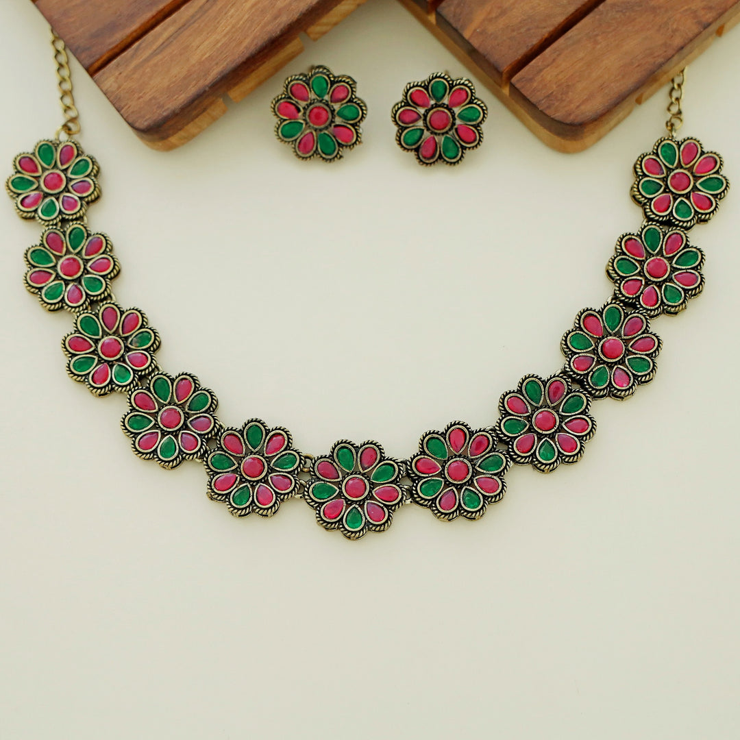 Grace Antique Flower Short Neckpiece With Earring