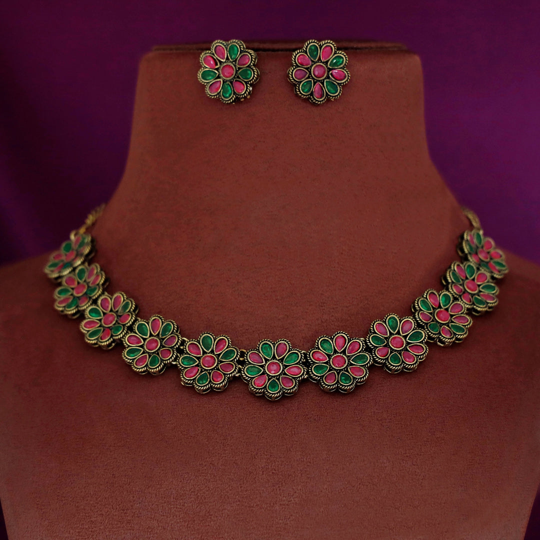 Grace Antique Flower Short Neckpiece With Earring