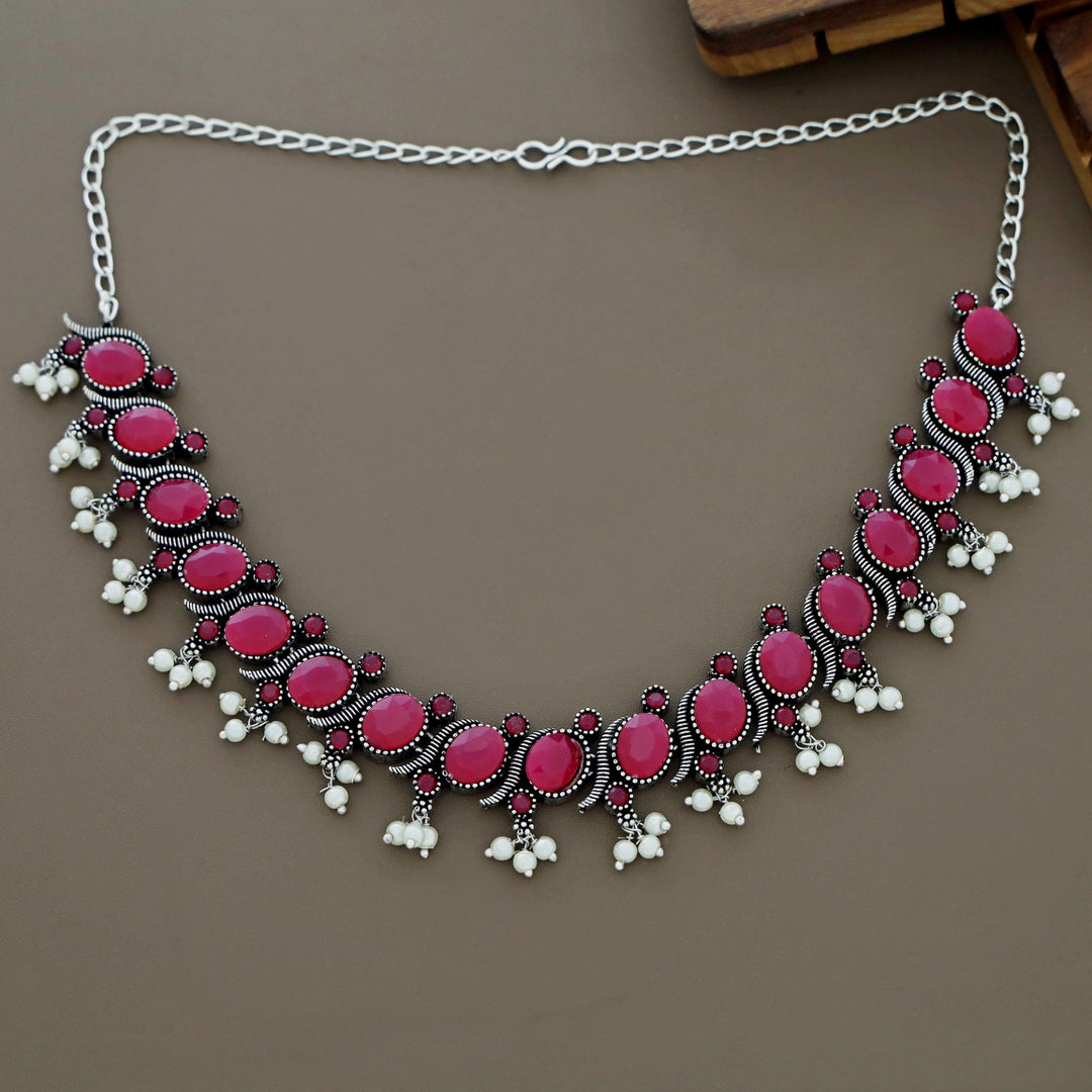Dahlia Oval Pearl Short Neckpiece With Earring