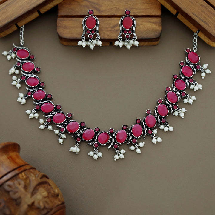Dahlia Oval Pearl Short Neckpiece With Earring