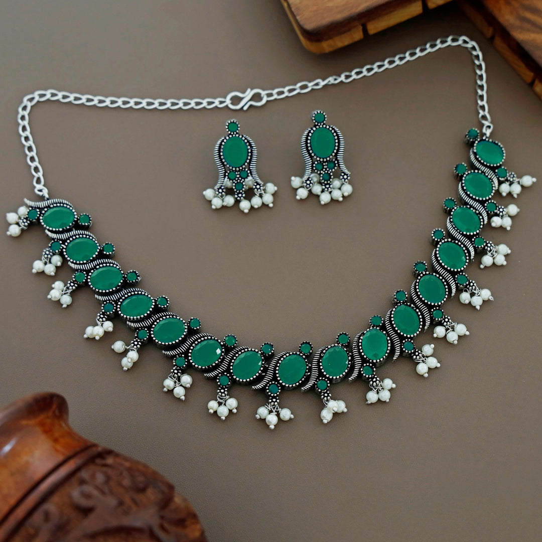 Dahlia Oval Pearl Short Neckpiece With Earring