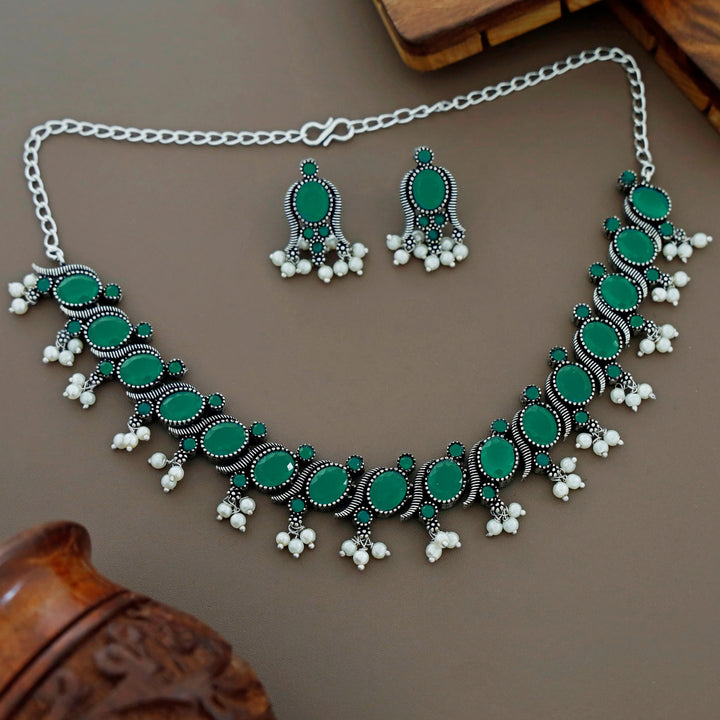 Dahlia Oval Pearl Short Neckpiece With Earring