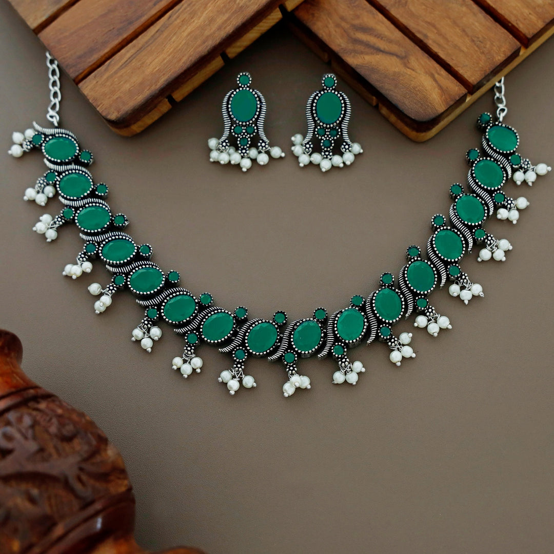 Dahlia Oval Pearl Short Neckpiece With Earring