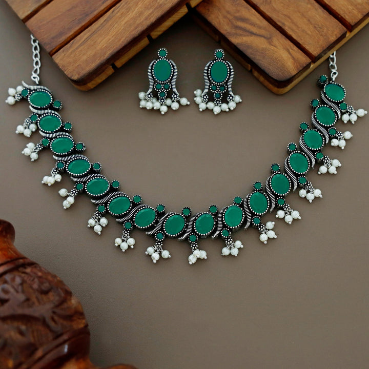 Dahlia Oval Pearl Short Neckpiece With Earring