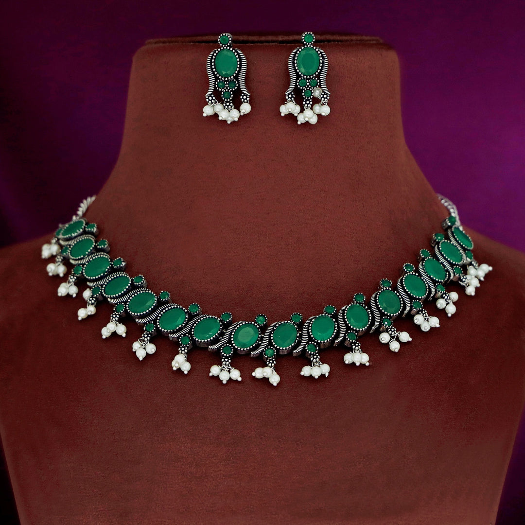 Dahlia Oval Pearl Short Neckpiece With Earring