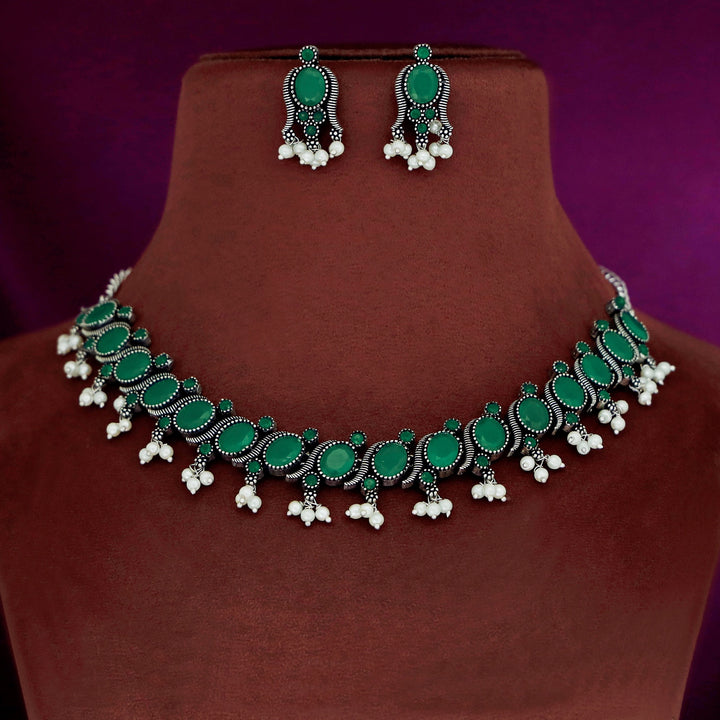 Dahlia Oval Pearl Short Neckpiece With Earring