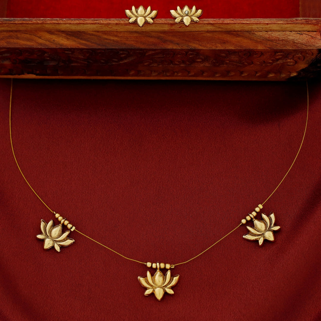 Srinika Tri Lotus String Neckpiece With Earring