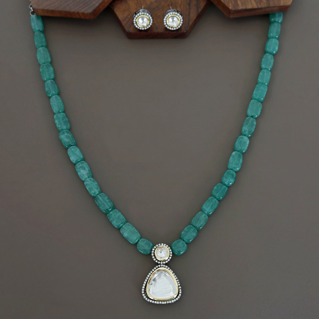 Lavanika kundan Neckpiece With Stud