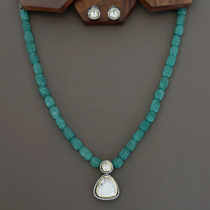 Lavanika kundan Neckpiece With Stud