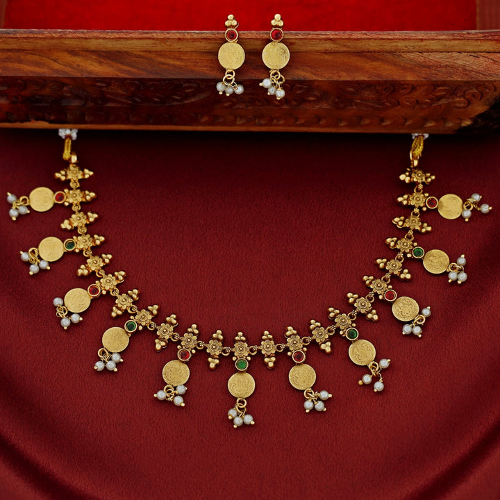 Thushara Kashi Pearl Short Neckpiece With Earring