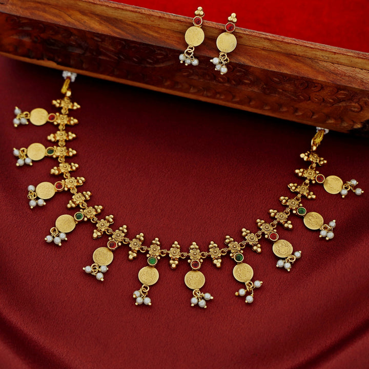 Thushara Kashi Pearl Short Neckpiece With Earring