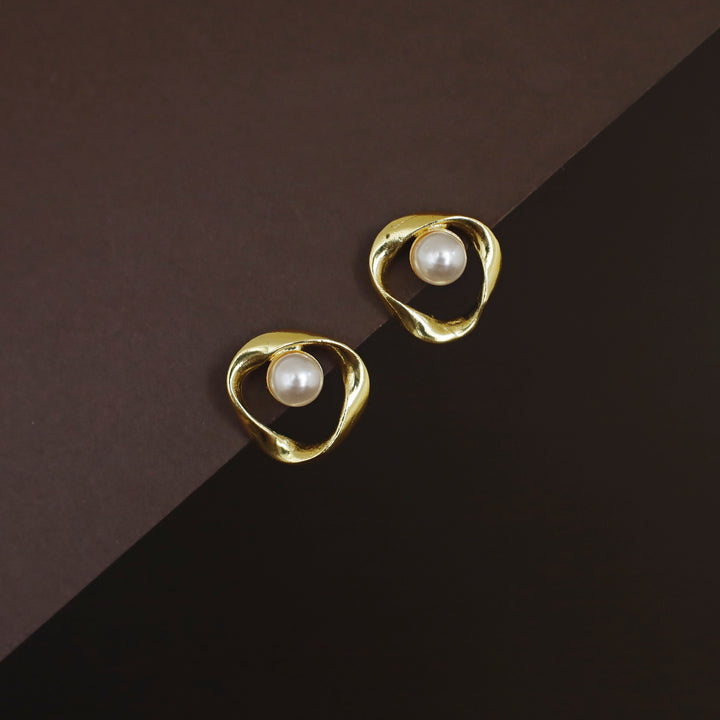 Muriel Twisted Circle + Pearl Stud