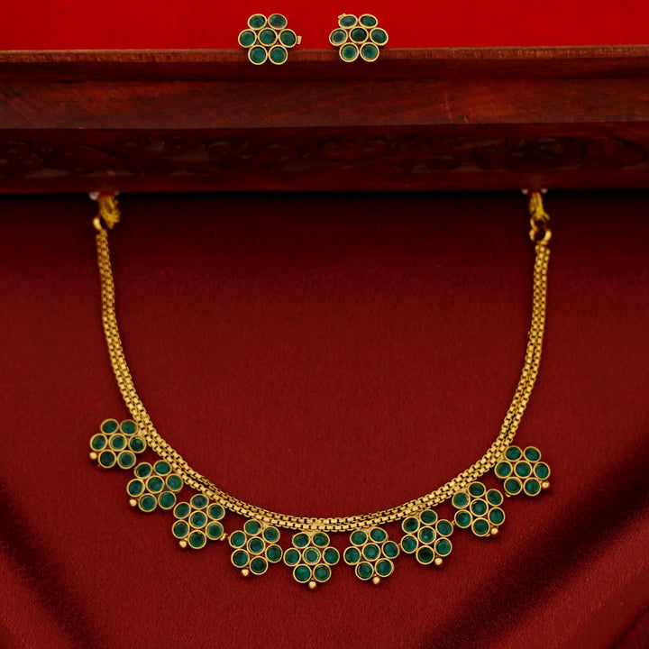 Sarisha 9 Flower Short Neckpiece With Stud