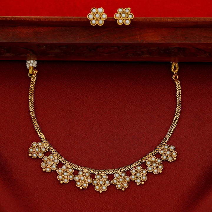 Sarisha 9 Flower Short Neckpiece With Stud