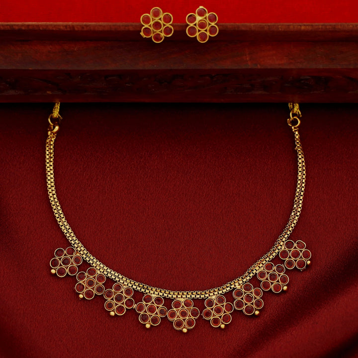 Sarisha 9 Flower Short Neckpiece With Stud