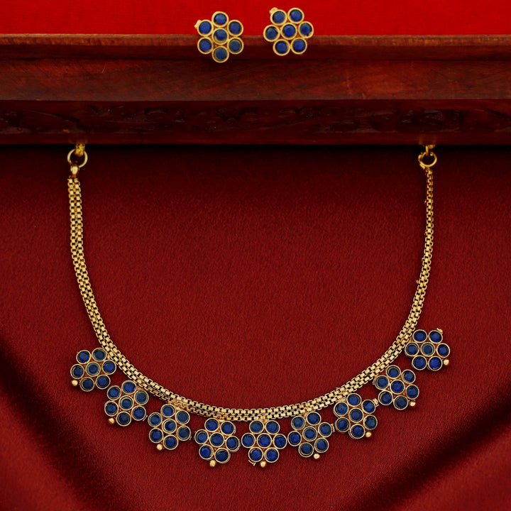 Sarisha 9 Flower Short Neckpiece With Stud