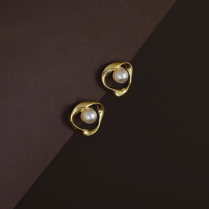 Muriel Twisted Circle + Pearl Stud