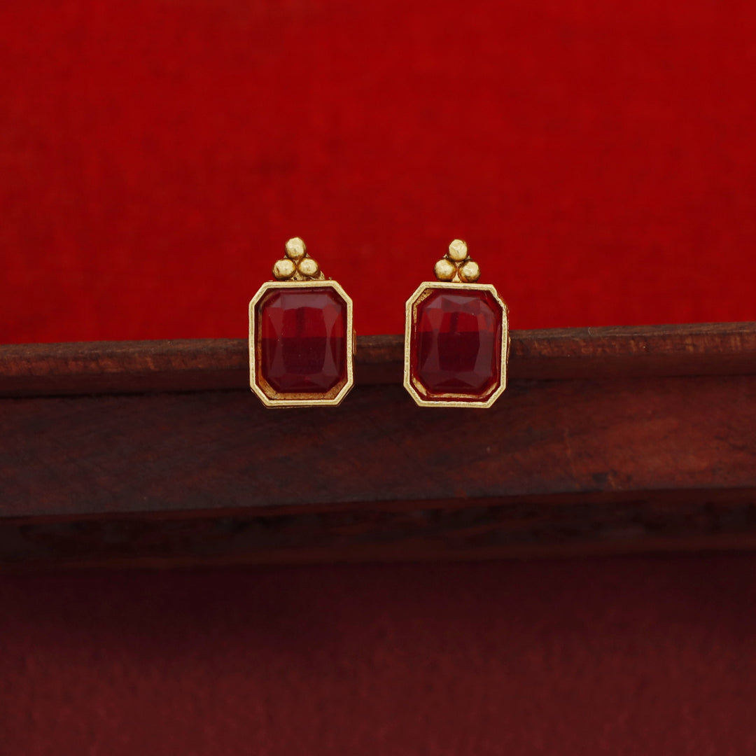 Navabha Curved Rectangle Half Moon Flower Short Neckpiece with Stud