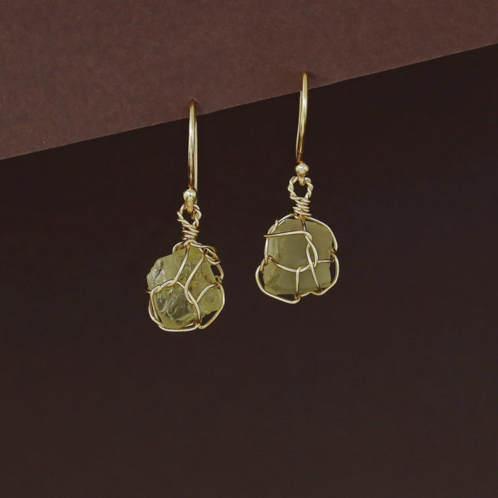 Oviya Golden Binded Raw Stone Drop