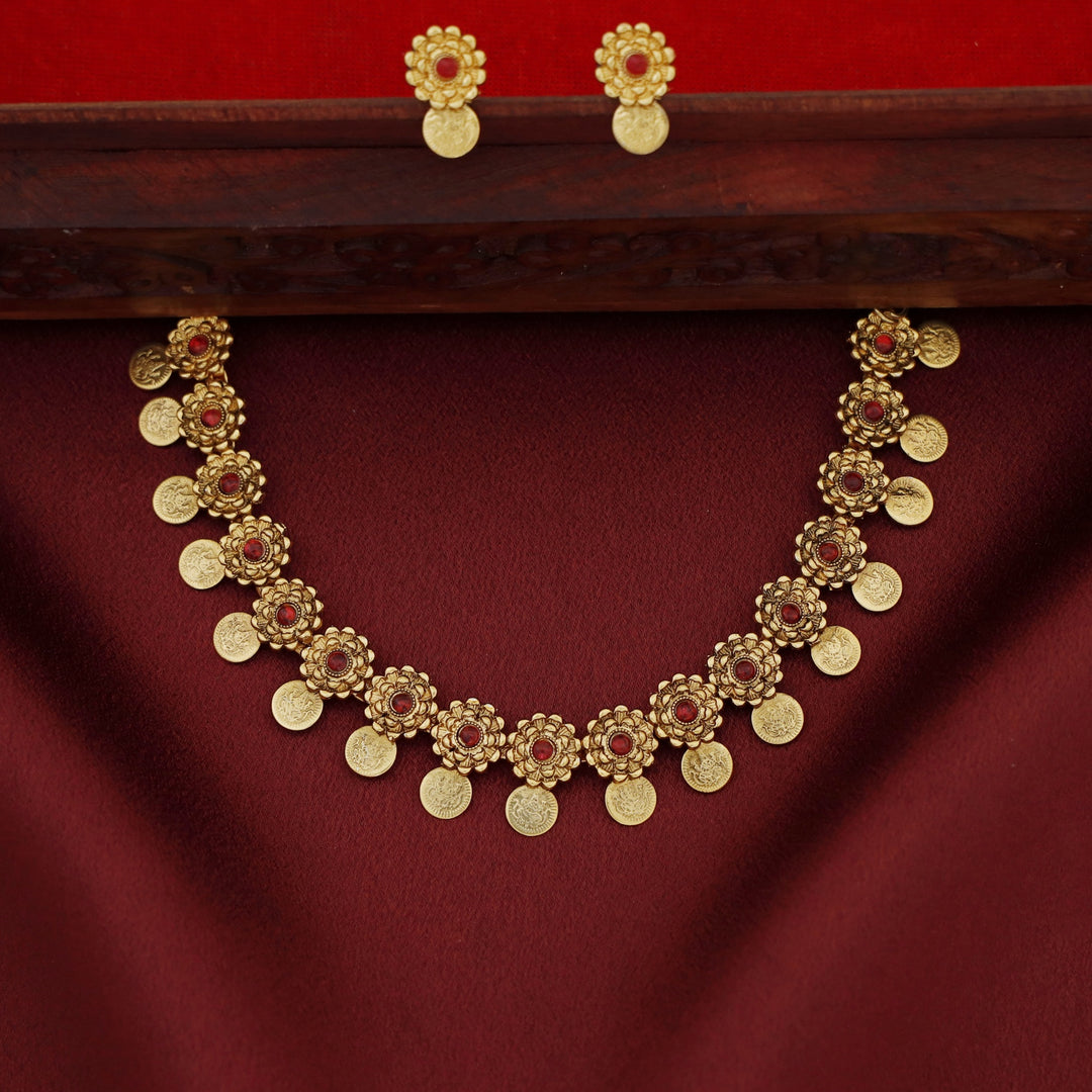 Dhrithika Flower Kashi Short Neckpiece with Earring