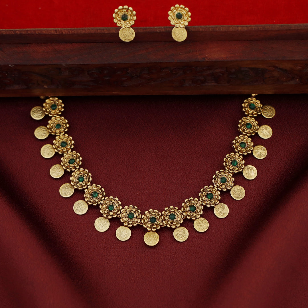 Dhrithika Flower Kashi Short Neckpiece with Earring